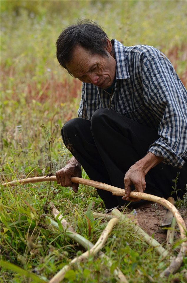 We came across this farmer and his wife on our way back to the village on our final day. They both hike several hours every day to sell drinks to the ten or so travellers who cross this path. 

While she was selling the drinks, we watched him gather wood, use his knife to take the bark off and make it smooth, then begin to place it together  to fix his gate which had been broken. He worked so effortlessly and quietly, we all sat in silence watching him.
