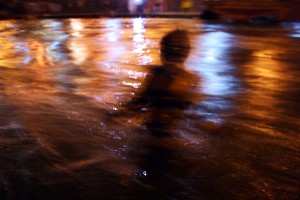 A boy ventures into the cold river. It is believed that the Ganga cleanses one of all sins and taking a dip in the holy river bestows heavenly blessings. 
