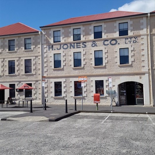 Front of Henry Jones Art Hotel