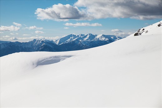 The kind of view you'll find if you are one of the early birds! Fresh powder!