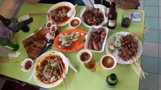 Last night feast with Dave and Sandy ! Smith Street markets. Amazing local food and and craft beers