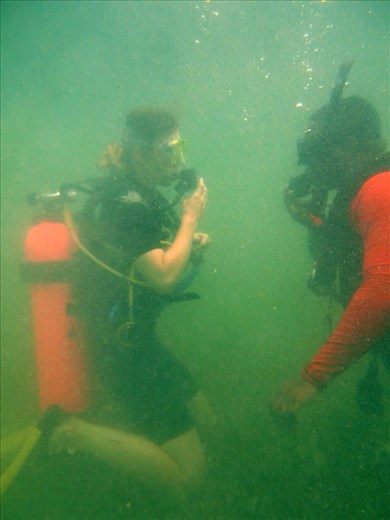 Juanita doing the skills test with Freddy before the dive.