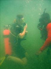 Juanita doing the skills test with Freddy before the dive.: by jorjejuanita, Views[248]