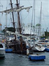 Well and truly on its way to the bottom of the ocean. Maybe we can scuba dive it later.: by jorjejuanita, Views[970]