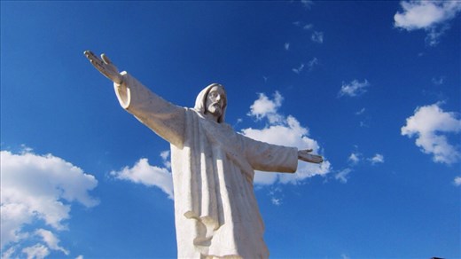 Christo Blanco in Cusco. If we ever receive our visa and get into Brazil we'll get to see the real and big Christ the Redeemer yeeee.