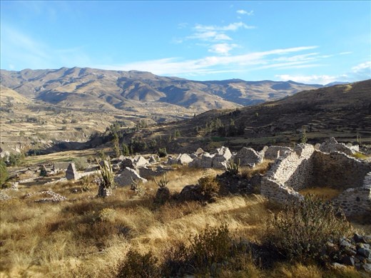 Uyo Uyo ruins. Small walking tour for us.
