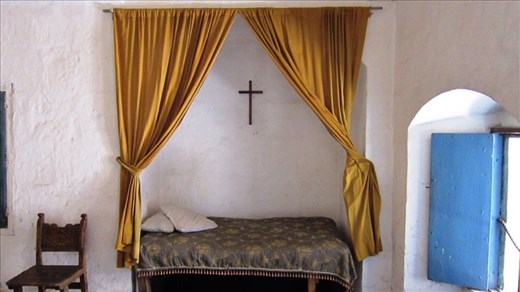 A typical nuns bedroom.