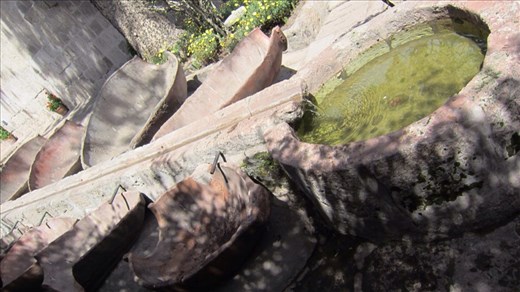 The original laundry/washing machine. Half jars connected to the aqueduct, corked and filled with water to wash the clothes, then drained through the bottom.