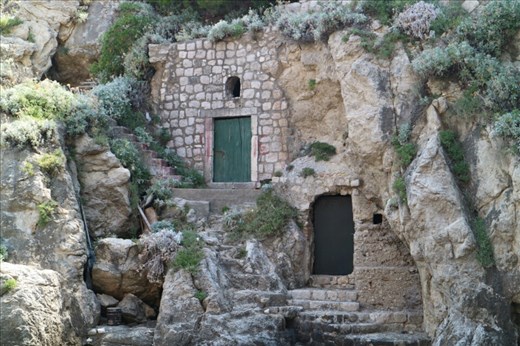 Game of Thrones scene where Cersei has one of Robert's bastards drowned