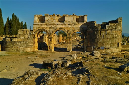 Roman ruins above the travertines