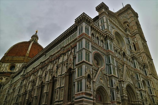 La Catedral de Santa Maria del Fiore in the Piazza del Duomo, Florence