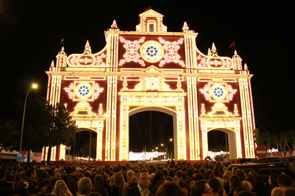 The grande Portada, pictured here, is lit with 20,000 lightbulbs during La Alumrada, or “The Lighting.” With a flick of the switch, this marks the beginning of the week-long celebration known as Fería de Abríl.