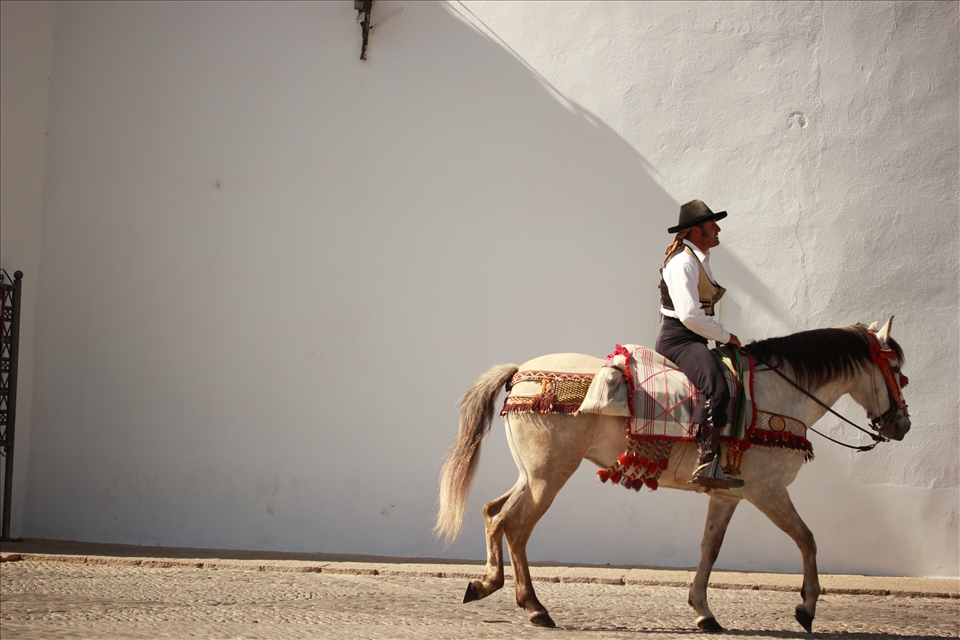 A Sevillan man rides his horse on his way to the bullfight. At the end of the day the most popular way to travel to the Maestranza for the best bullfights of the season is by horse. 