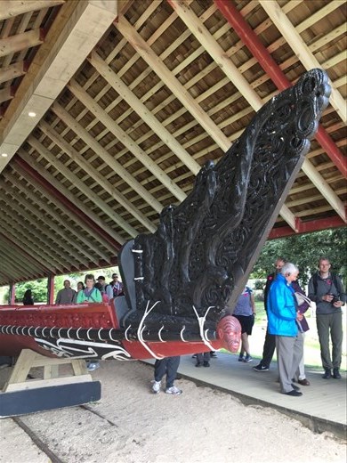 So much detail on the canoe 