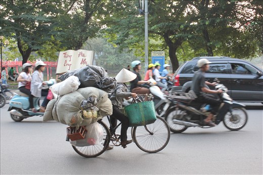 Local hawker braves the lack of traffic lights of headlong traffic