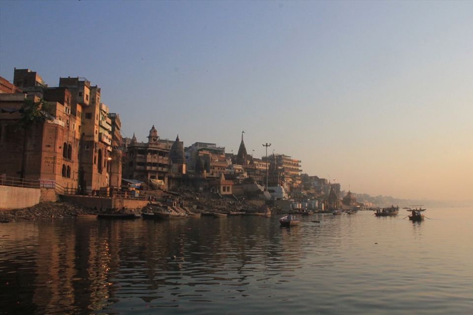 A short landscape for infinite faith. Varanassi.