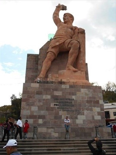 La pípila.  A statue in Guanajuato commemorating a brave soldier