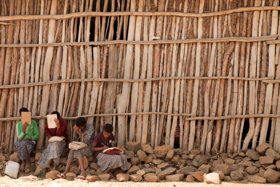 Girls are preparing homework for the next class.