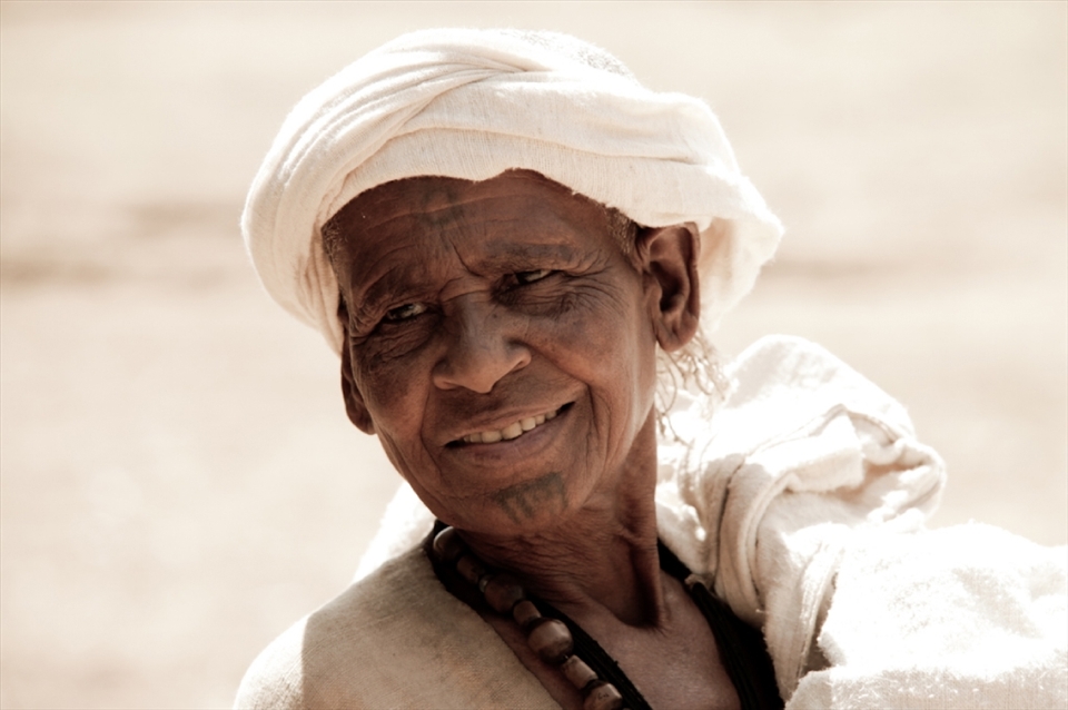 We met with her on the road. He carried the shawl on his head wrapped in a sack. Didn't understand English, but as soon as she realised, that we try to communicate something in connection with the sack, took it down from his head promptly and showed,how it is necessary to hang it correctly.