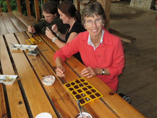Utopia Hostel - Making chocolate