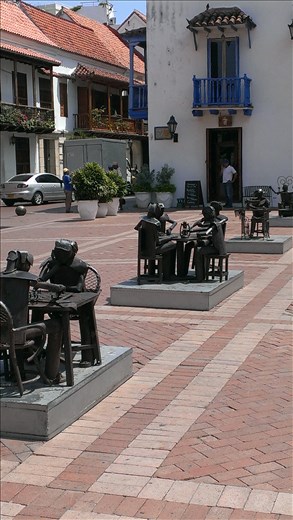 Streetscape & metal sculptures - Historic Cartagena