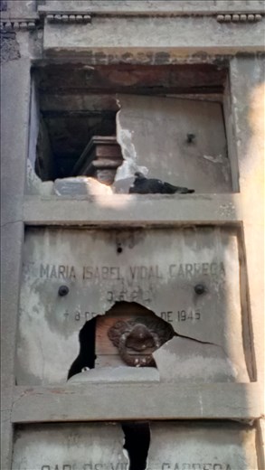 Recoleta Cemetery - crumbling sarcophagus