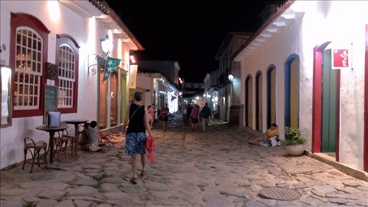 Paraty - streetscape - night