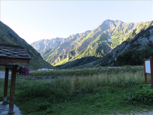 Valley floor around Refuge de la Nova