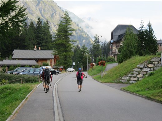 Start of walk along valley floor