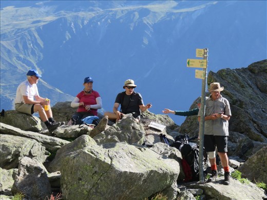 Waiting point to rest before ladder(s) ascent