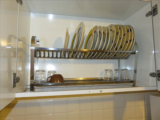 Italian kitchen dish drainers - cupboard above sink - nicely hidden