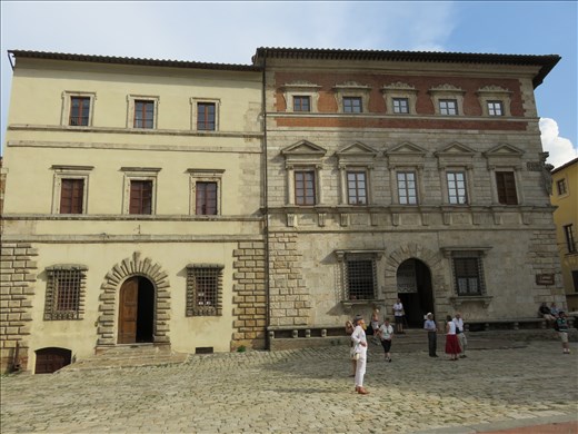 Montepulciano - main piazza building
