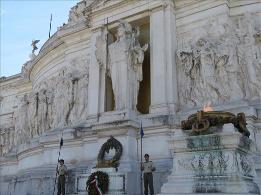 Rome - Vittoriano - tomb of unknown soldier - guarded