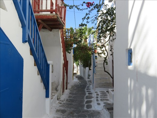MYkonos - streetscape