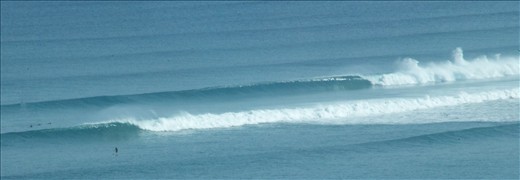 The Raglan bar's right handed waves are shapped by the black sand.