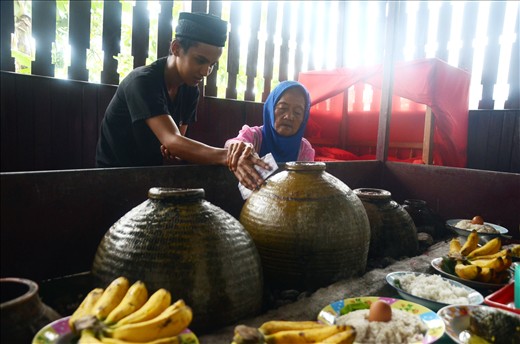 Families will be alternated to give money to the grave and gravestone rubbing.