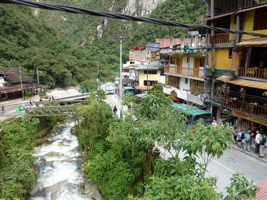 A constant queue of people and constant stream of buses each day.  We caught the first bus at 5.30am and they keep going all day.