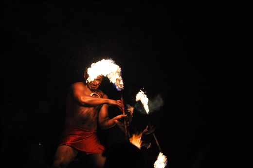 This spirit is abundant in Hawaii's culture; the luau dance, which honours life in its entirety from the joy to the suffering, encapsulates this beautiful spirit and highlights the bond of human and nature, of life and death. 