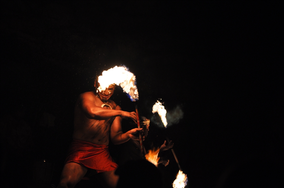 This spirit is abundant in Hawaii's culture; the luau dance, which honours life in its entirety from the joy to the suffering, encapsulates this beautiful spirit and highlights the bond of human and nature, of life and death. 
