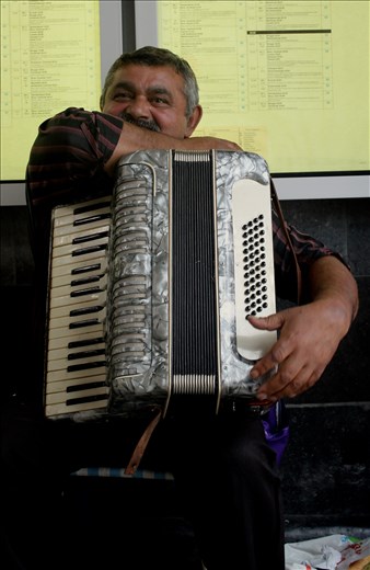 A man with a contagious smile. This Bosnian gentleman radiated happiness and love for his music and without speaking a single word told me everything he could through his music.