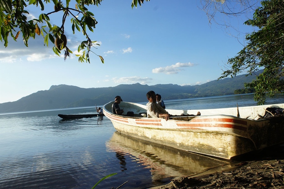 we disembarked in the island to do some spear fishing