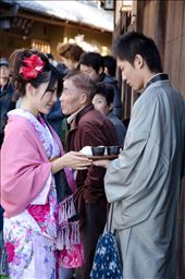 Lovers in Kiyomizu-dera where is the most famous spot during maple leaves season. Many tourists wear kimono to visit this place.: by kansai, Views[361]