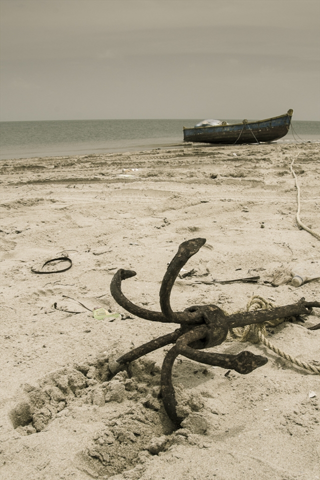 This island is occupied by hutments of fisherfolk who seem to live in isolation