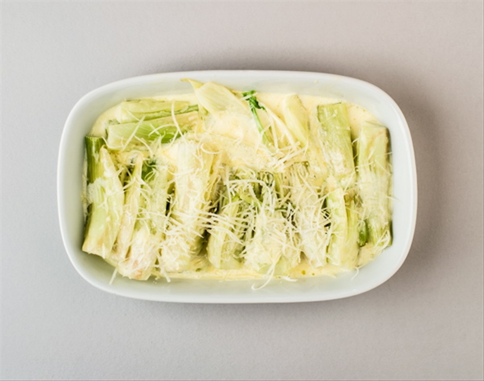 Cover the fennel in the melted creams, salt and parmesan