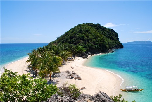 There are seven islets surrounding the main islands of Gigantes.  This is one of the interesting islets, the Cabugao Gamay Island.  In Ilonggo dialect 