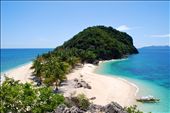 There are seven islets surrounding the main islands of Gigantes.  This is one of the interesting islets, the Cabugao Gamay Island.  In Ilonggo dialect 