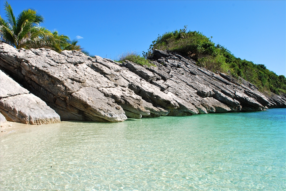 Antonia Island is one of the famous islets because of its pristine beauty: white sand,  crystal clear water and magnificent rock formations.  It is one of the best sites for snorkeling.
