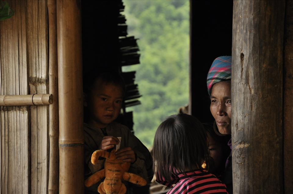 During one of ours trips near Sapa, we had a break in a small wooden house.. All tourists were very noisy, but the “landlady” sat quietly with dignity, patiently waiting for our leaving.