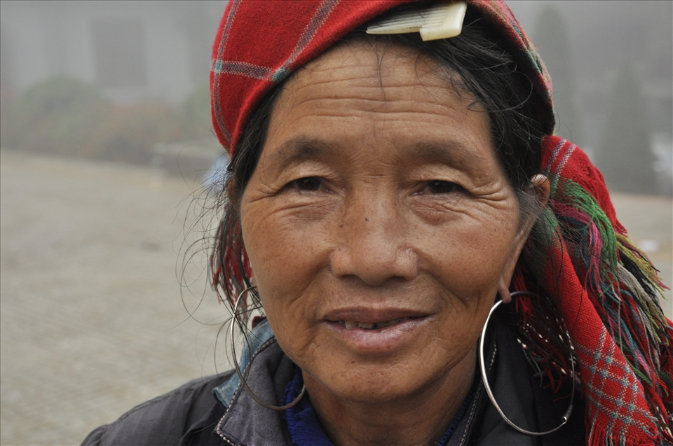 In Sapa, there were many local women selling their crafts.  They were so determined to convince me to buy something that they surrounded me. I bought beautiful trousers from one of them( after all, those trousers color everything they touch so I can’t wear them) 

