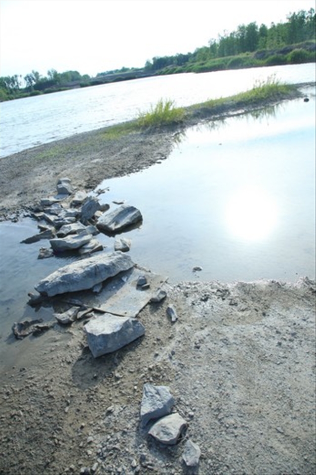 We come across a beautiful pond in the midst of the trail